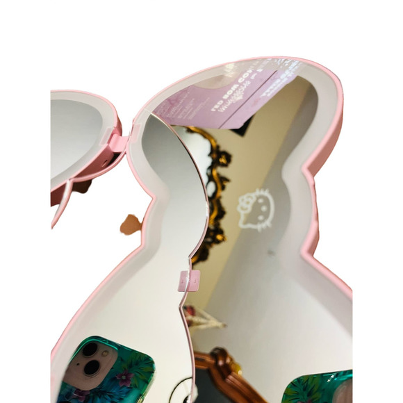 Hello Kitty LED Bow Compact Mirror (LARGER version) - Picture 5 of 9